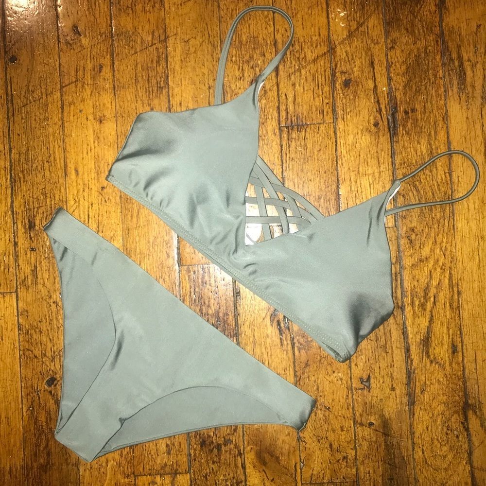 NWOT! Criss Cross Bikini Sage Green Size Small 4
